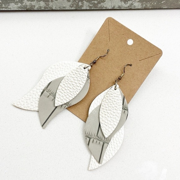 Textured layer teardrop hand made earrings - Picture 1 of 2